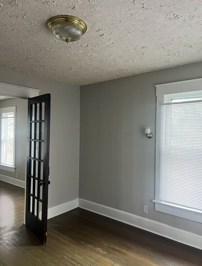 Building Photo - 2nd floor unit - Huge Loft Area