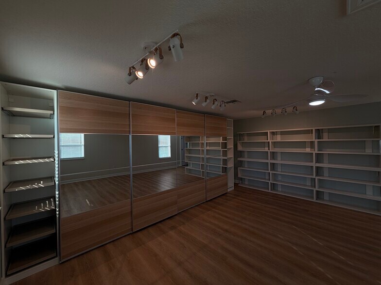 Building Photo - 4452 Seven Canyons Dr