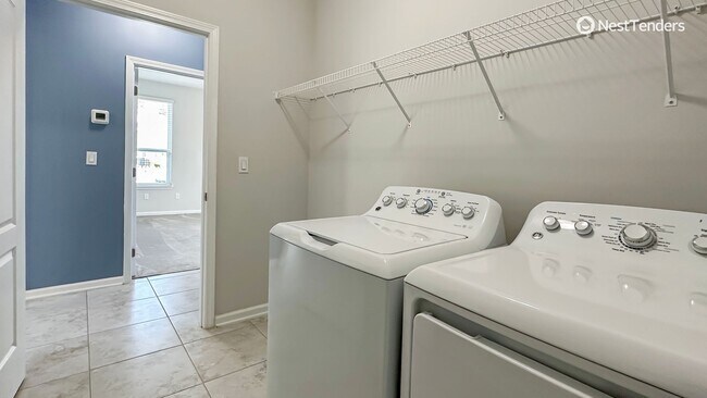 Building Photo - Four Bedrooms in the Heart of Nassau County!