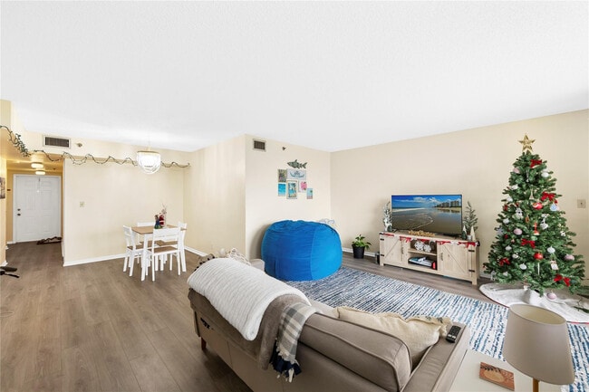 Building Photo - 3150 W Rolling Hills Cir