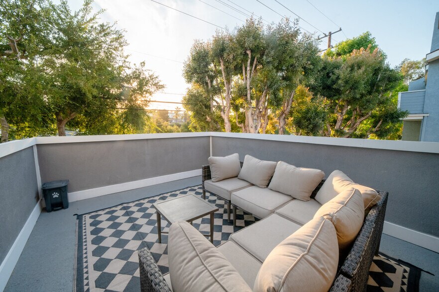 2nd floor Balcony - 2306 Aviation Blvd