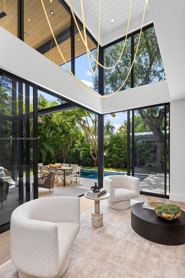 Building Photo - 4024 Bonita Ave