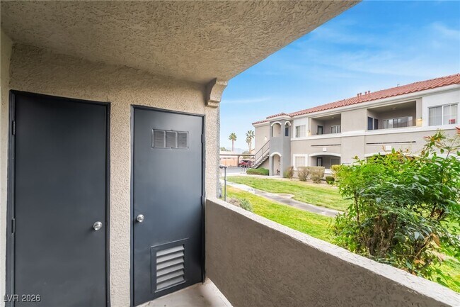 Building Photo - 10245 S Maryland Pkwy