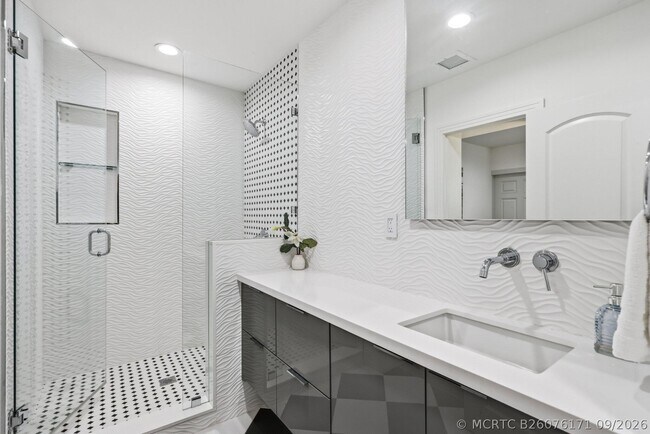 Building Photo - 2835 Polo Island Dr