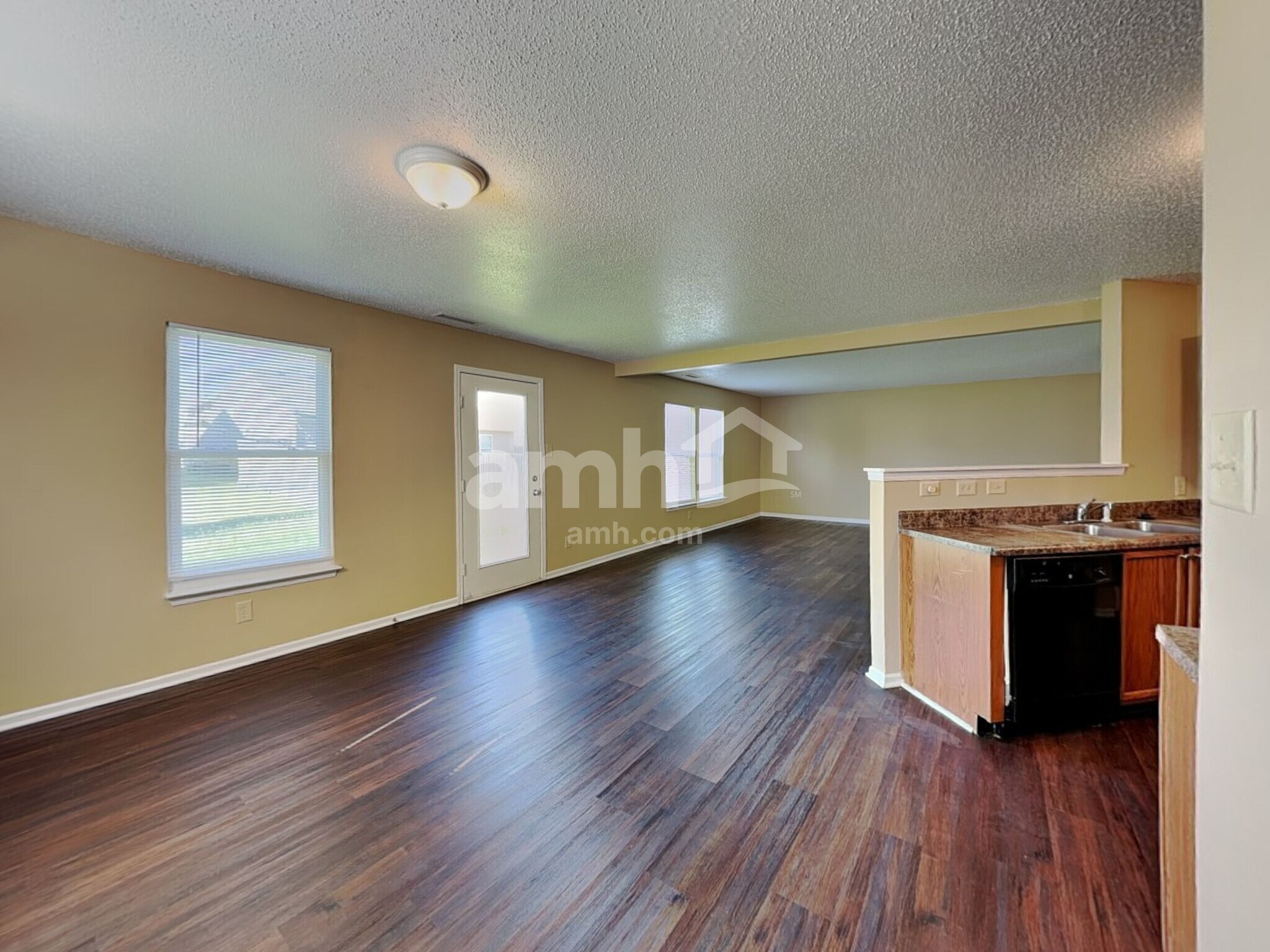 Building Photo - 8450 Ash Grove Dr