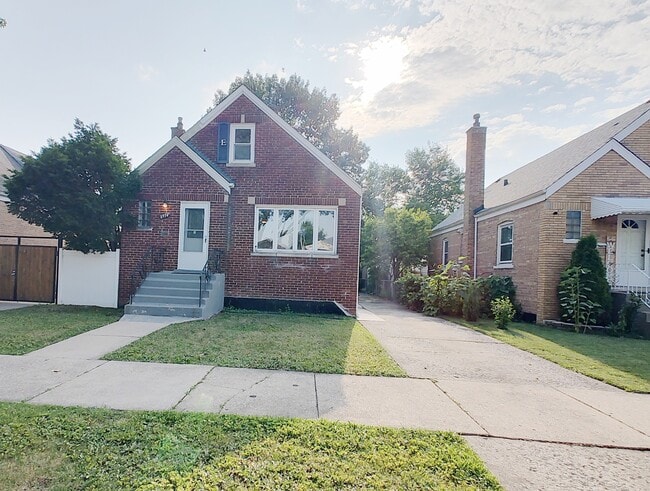 Primary Photo - 6934 S Karlov Ave