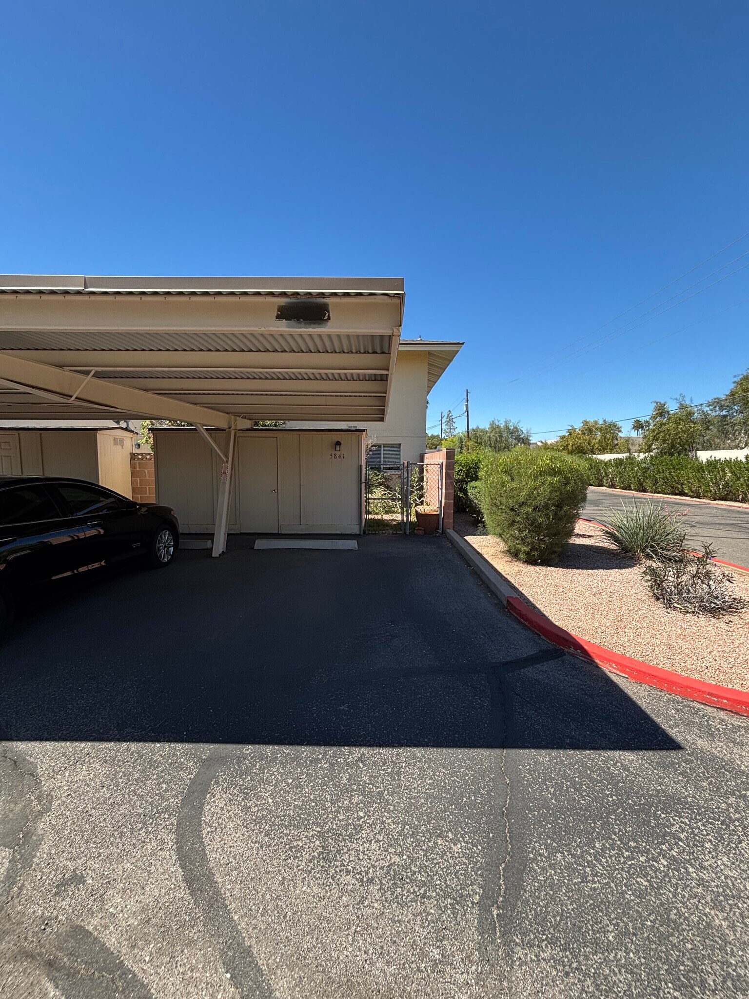 Building Photo - 5841 N Granite Reef Rd