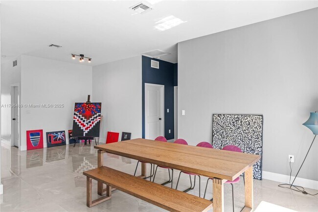 Building Photo - 808 NW 5th Terrace