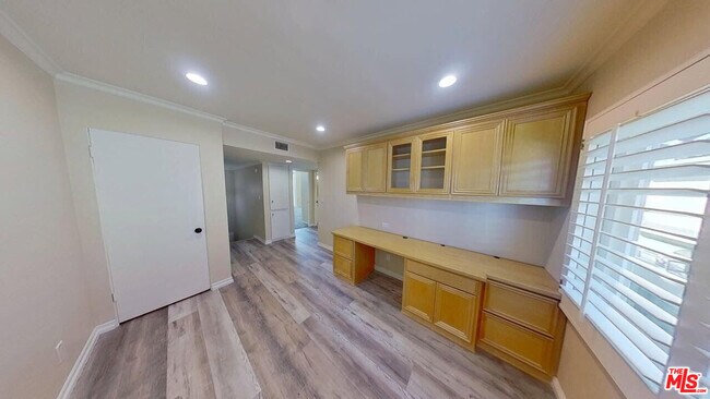 Building Photo - 4754 La Villa Marina