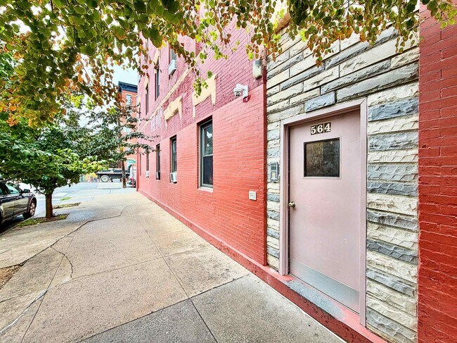 Building Photo - 564 Jersey Ave