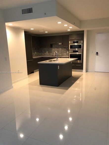 Building Photo - 7661 NW 107th Ave