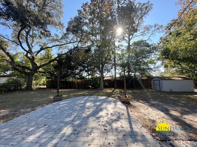 Building Photo - Stunning 3 Bedroom Home in Fort Walton Beach!s