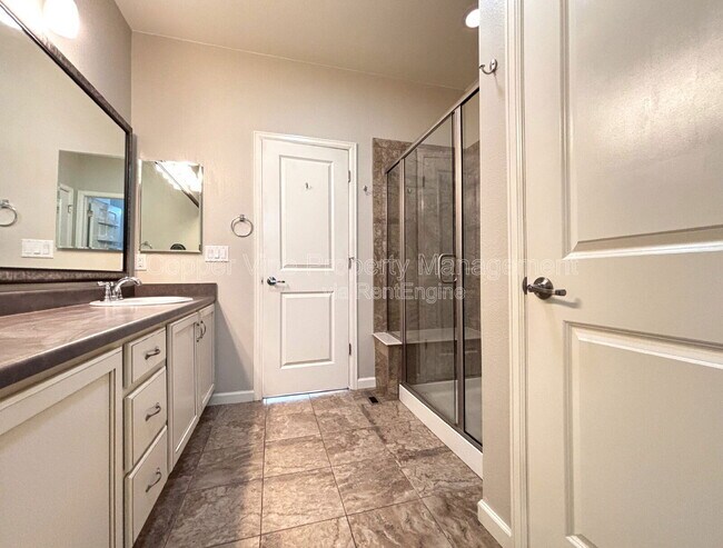 Building Photo - 900 Treece St