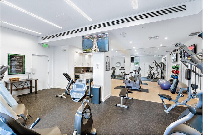 Building Photo - 5540 N Ocean Dr