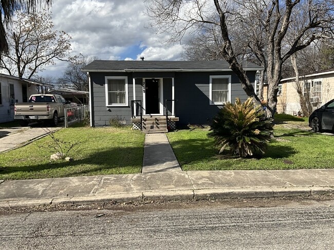 Building Photo - Charming 3-Bedroom Home in San Antonio - P...