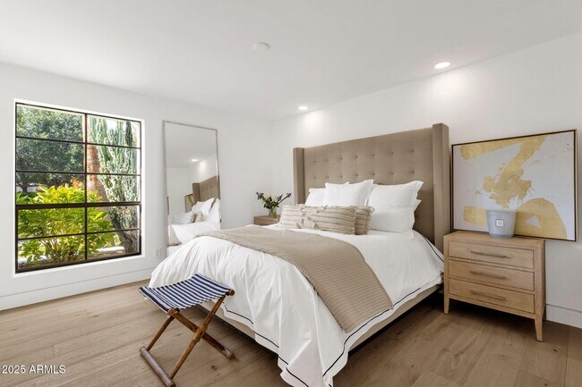 Building Photo - 6954 E Caballo Dr