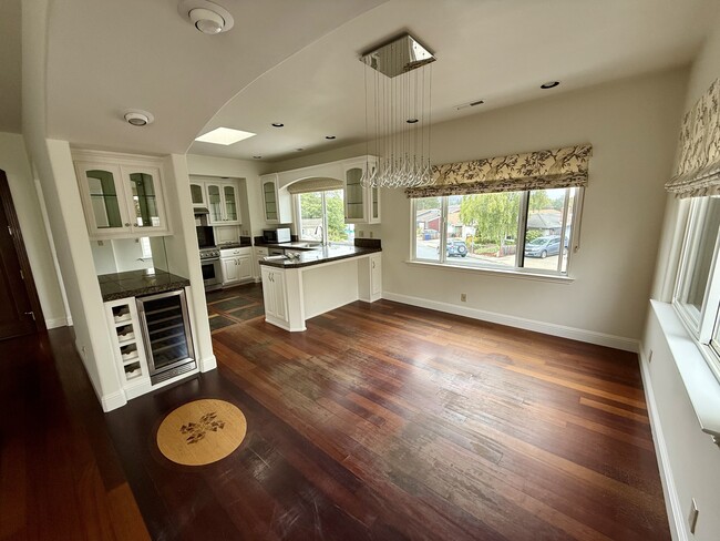 Building Photo - 143 Alamo Ave