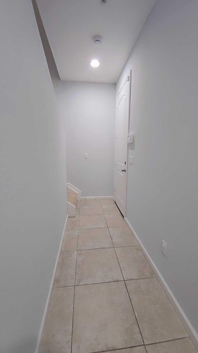 Building Photo - 243 SW 7th Ct