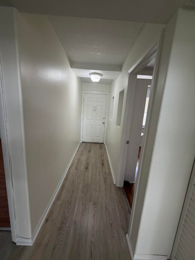 Building Photo - 8773 Shadow Wood Blvd