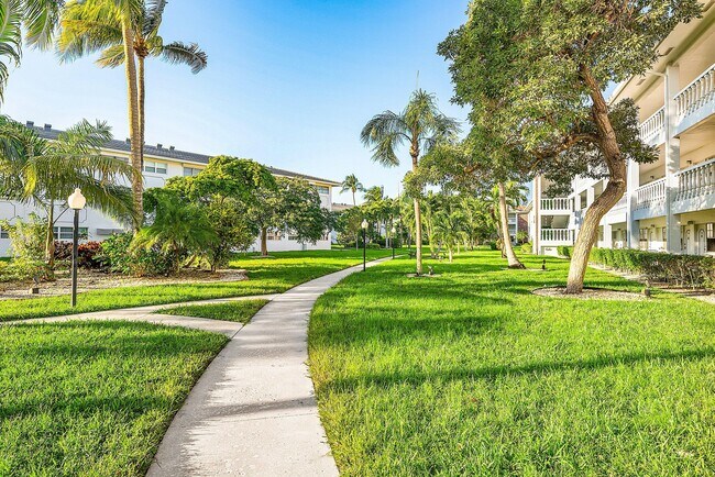 Building Photo - 2455 NE 51st St