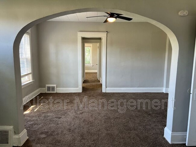 Building Photo - 13815 Idarose Ave