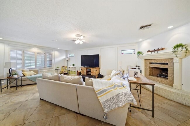 Building Photo - 6218 Wynnwood Ln