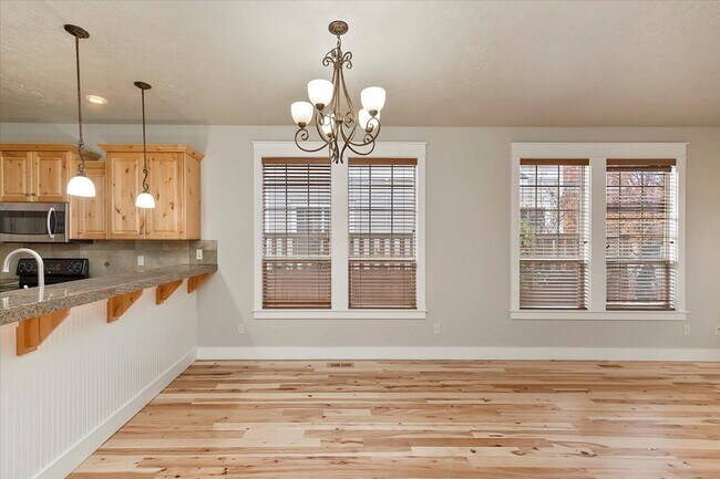 Building Photo - 12722 N 9th Ave