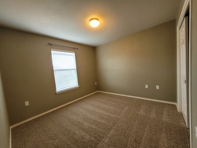 Building Photo - 11012 Liberty Farms Dr
