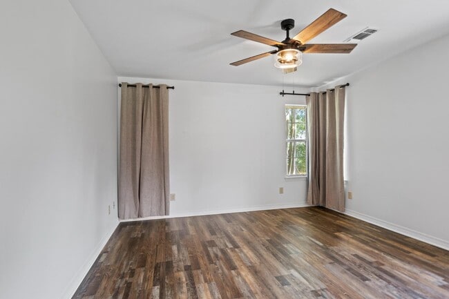 Building Photo - 87133 Golf Club Dr