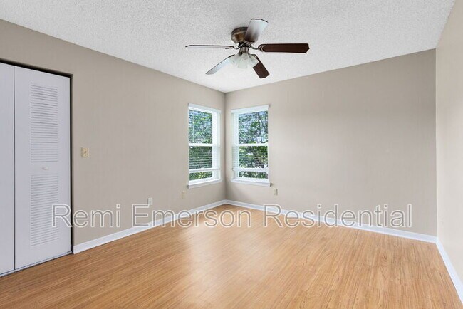 Building Photo - 2533 Grassy Point Dr