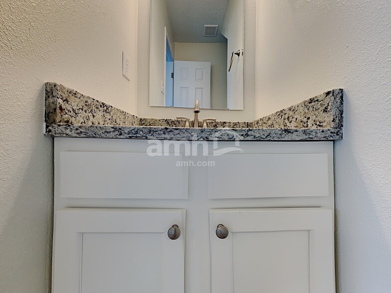 Building Photo - 10275 Holly Berry Cir