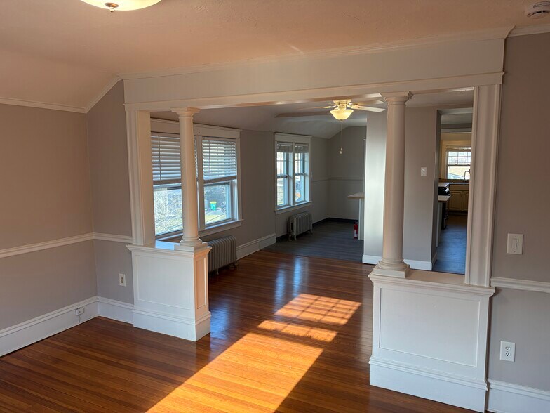 Building Photo - 162 Elm St