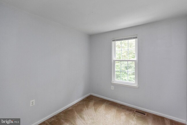 Building Photo - 14084 Fallbrook Ln