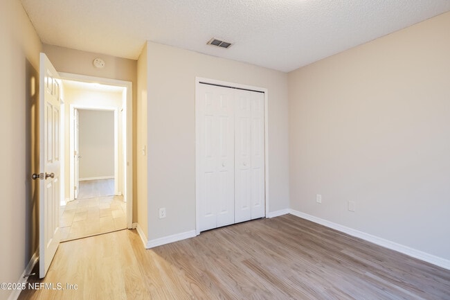 Building Photo - 7609 Dover Cliff Dr S