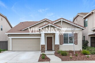 Building Photo - Beautiful Roseville Home rent ready!