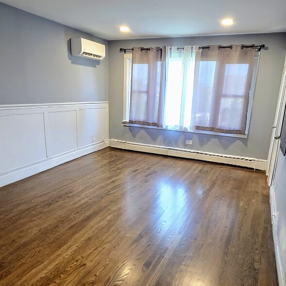 Living room - 311 Maple Ave