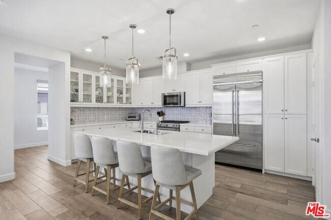 Building Photo - 12510 W Fielding Circle