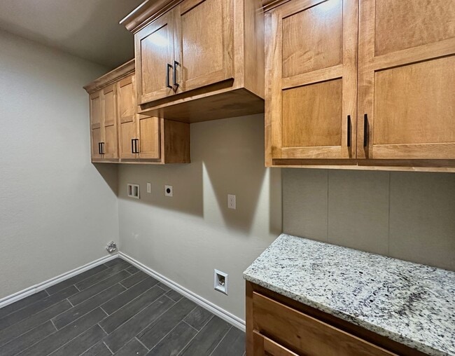 Building Photo - 2 story, 5-bedroom 3 bath home in Wyatt Acres