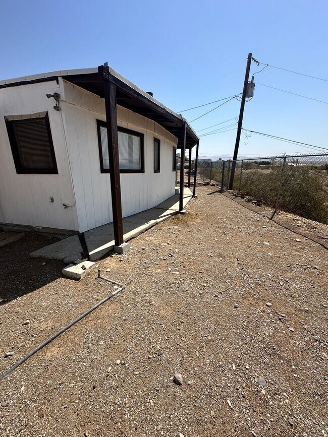 Building Photo - 4 bedroom Rental