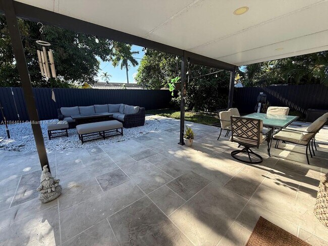 Building Photo - 2612 Acapulco Dr