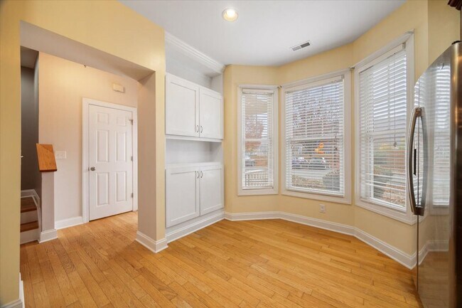 Building Photo - 1938 Tudor Court