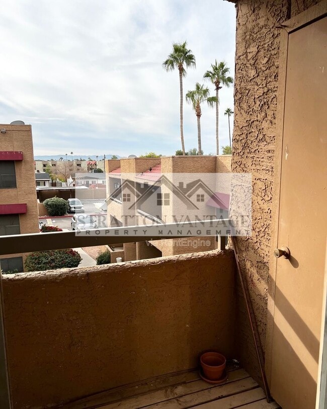 Building Photo - 2625 E Indian School Rd