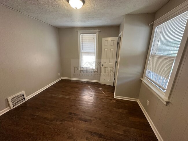 Building Photo - 3 bedroom / 1 bath home for rent -5519 Lydia KC MO- rent 999 - FALL MOVE IN SPECIAL $200 OFF FIRS...