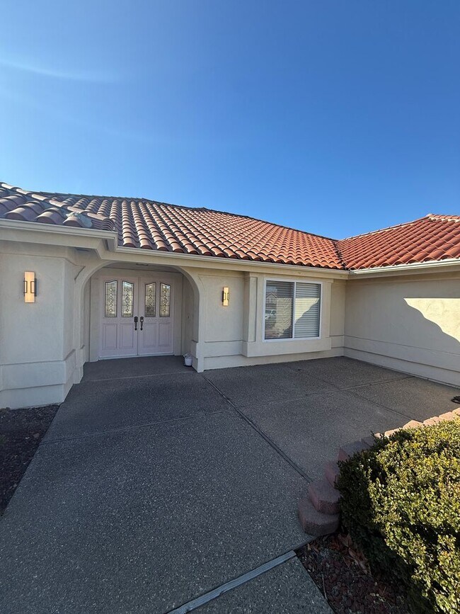 Building Photo - 2441 Iron Ridge Ct