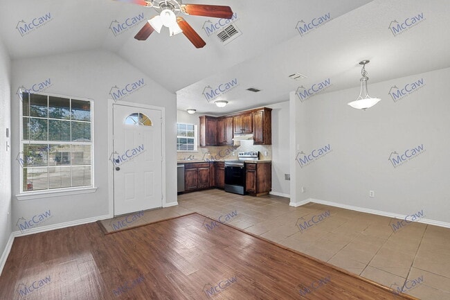 Building Photo - 3108 Lincoln Ave