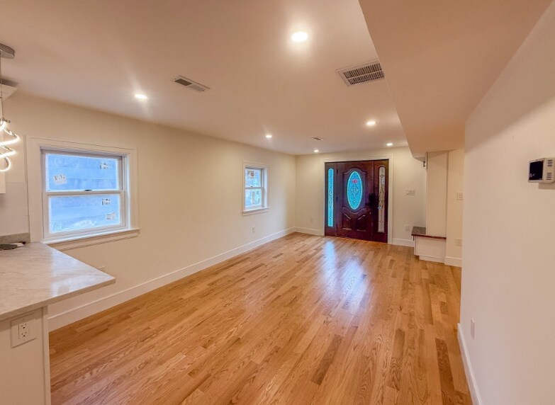 Building Photo - 405 North Ave