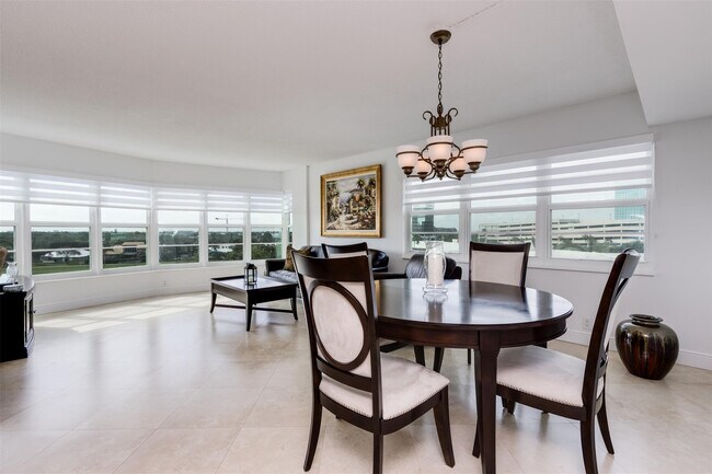 Building Photo - 2500 NE 48th Ln