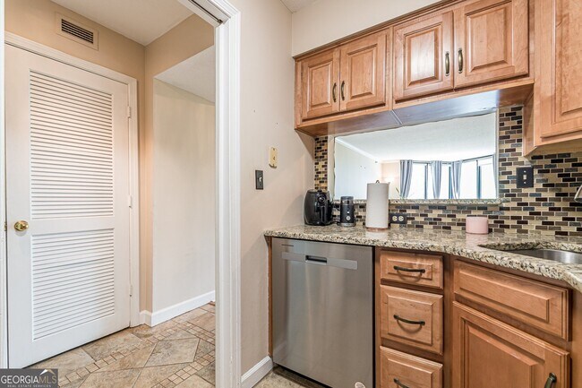 Building Photo - 2870 Pharr Ct S Northwest