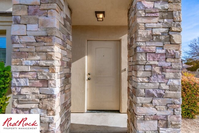 Building Photo - End Unit, DOG-FRIENDLY 3 Bedroom Townhome ...