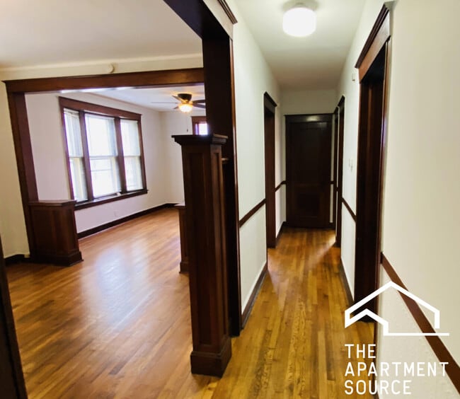 Building Photo - 4040 W Dickens Ave